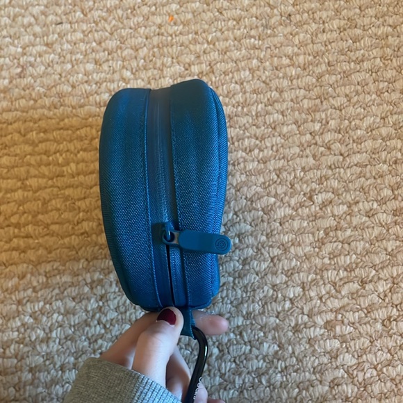 Beats headphone case (DOES NOT INCLUDE THE HEADPHONES) - Picture 3 of 5